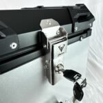 Baúl de aluminio 45 L (6 anclajes) Gris